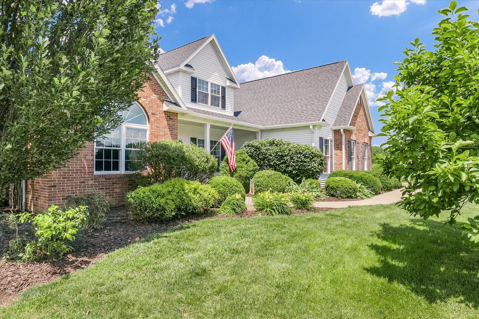 Property Photo:  2489 County Road 550 E  IL 61840 