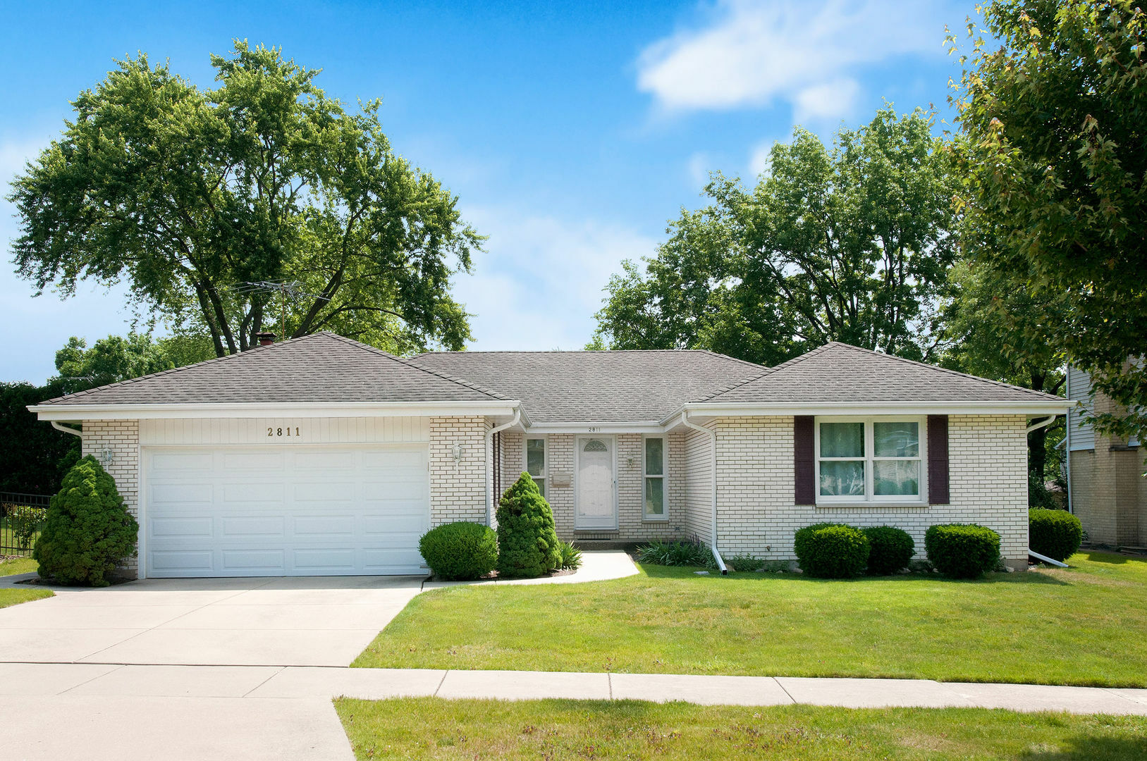 Property Photo: 2811 N Harvard Avenue IL 60004