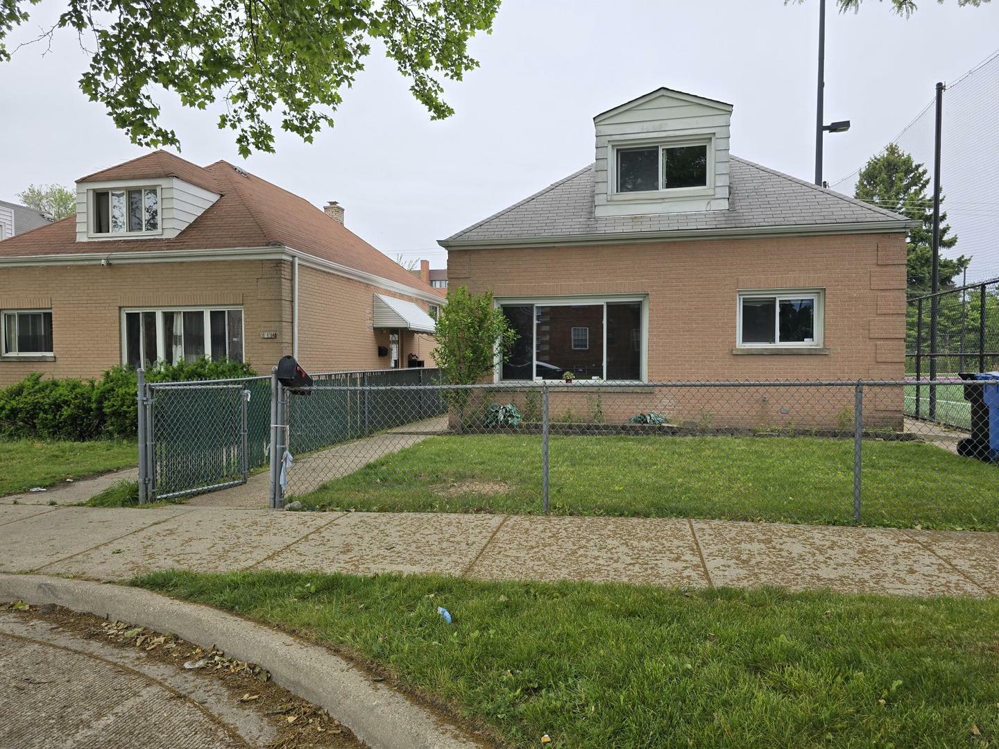 Property Photo: 2130 W Highland Avenue IL 60659