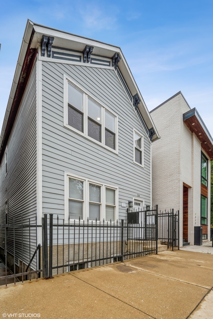 Property Photo: 1700 S Jefferson Street 1F IL 60616