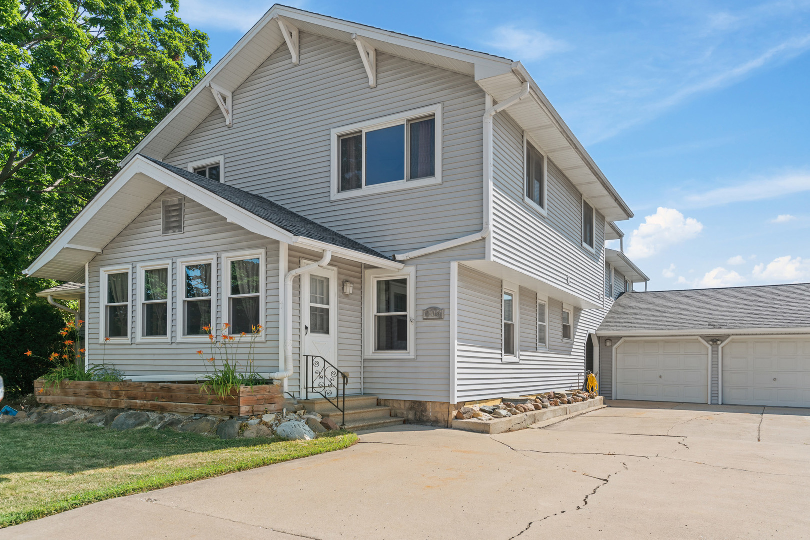 Property Photo:  206 Washington Street  IL 60543 