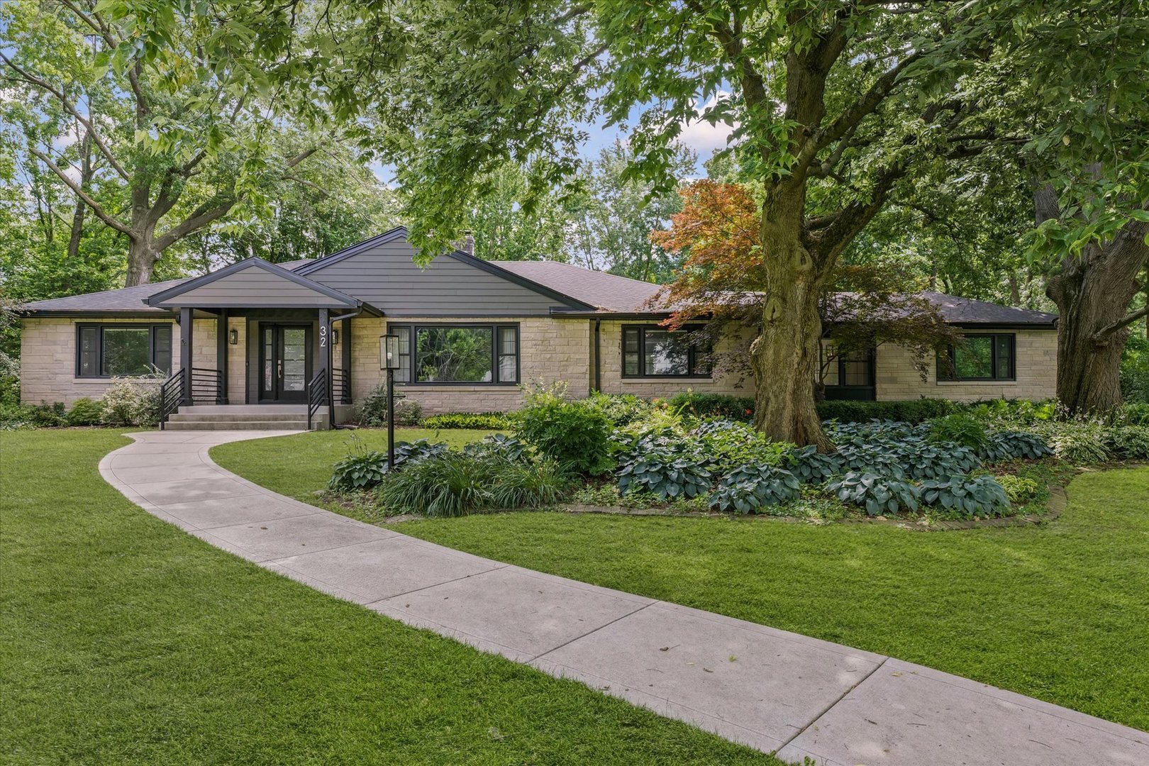 Property Photo: 32 Greencroft Drive IL 61821