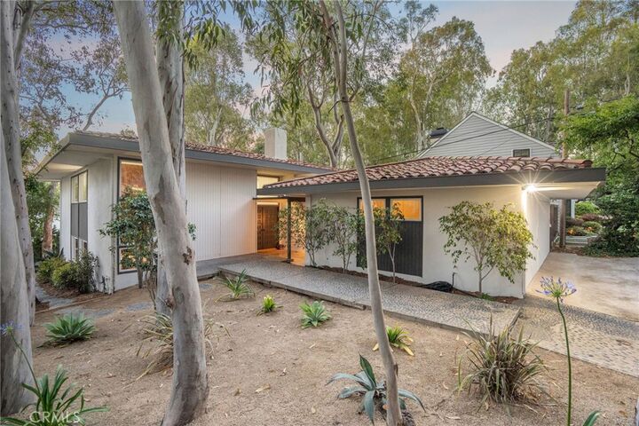 Property Photo: 105 Via Capay CA 90274