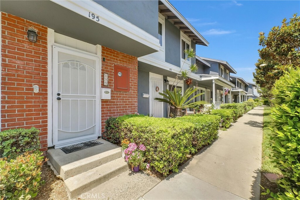 Property Photo: 195 Morristown Lane CA 92626