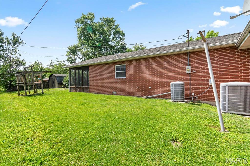 Property Photo: 31 Moorland Drive IL 62040