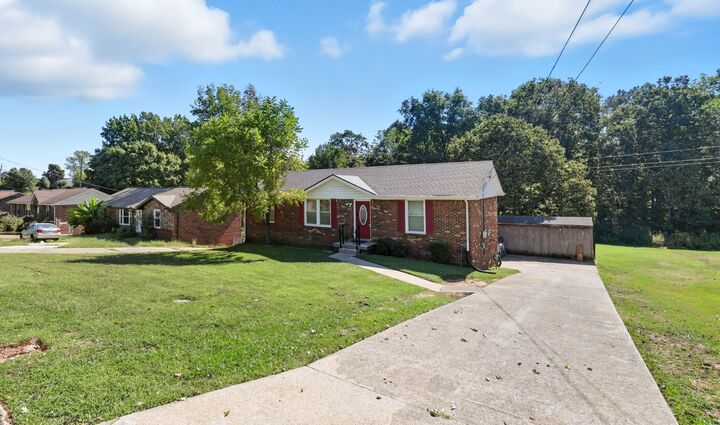 Property Photo: 722 Overton Dr TN 37042