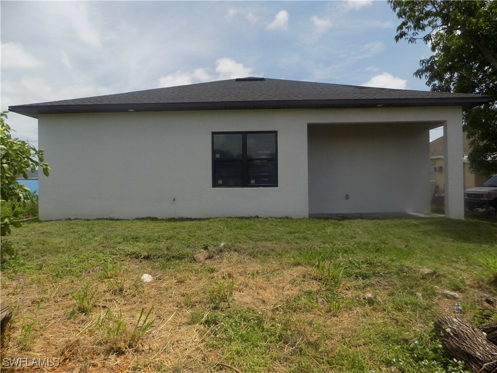 Property Photo: 2992 Douglas Avenue FL 33916