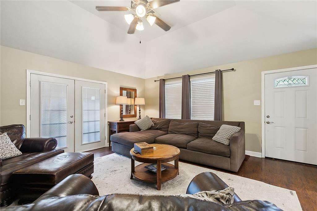 Property Photo:  116 Avenue A  LA 70037 