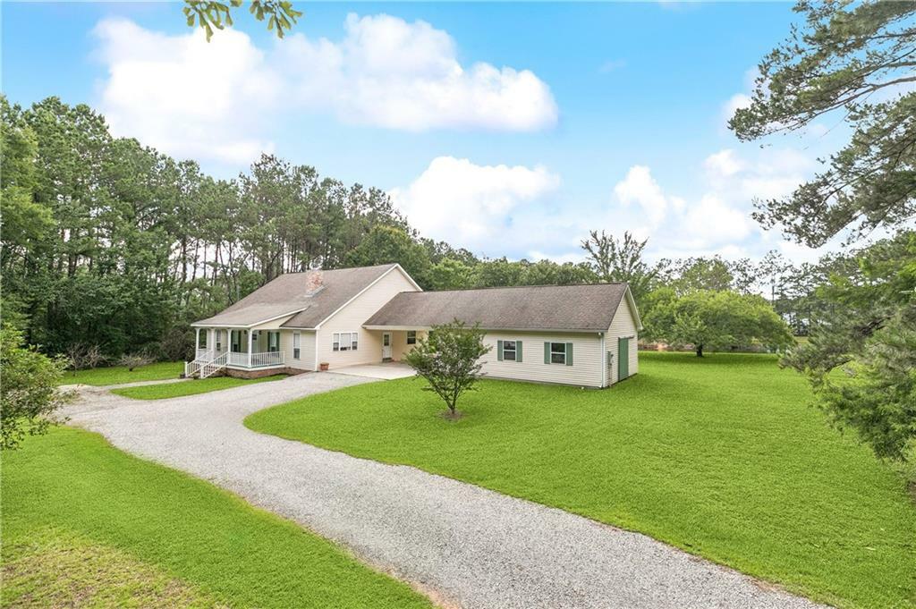 Property Photo: 76275 Louis Quave Road LA 70435