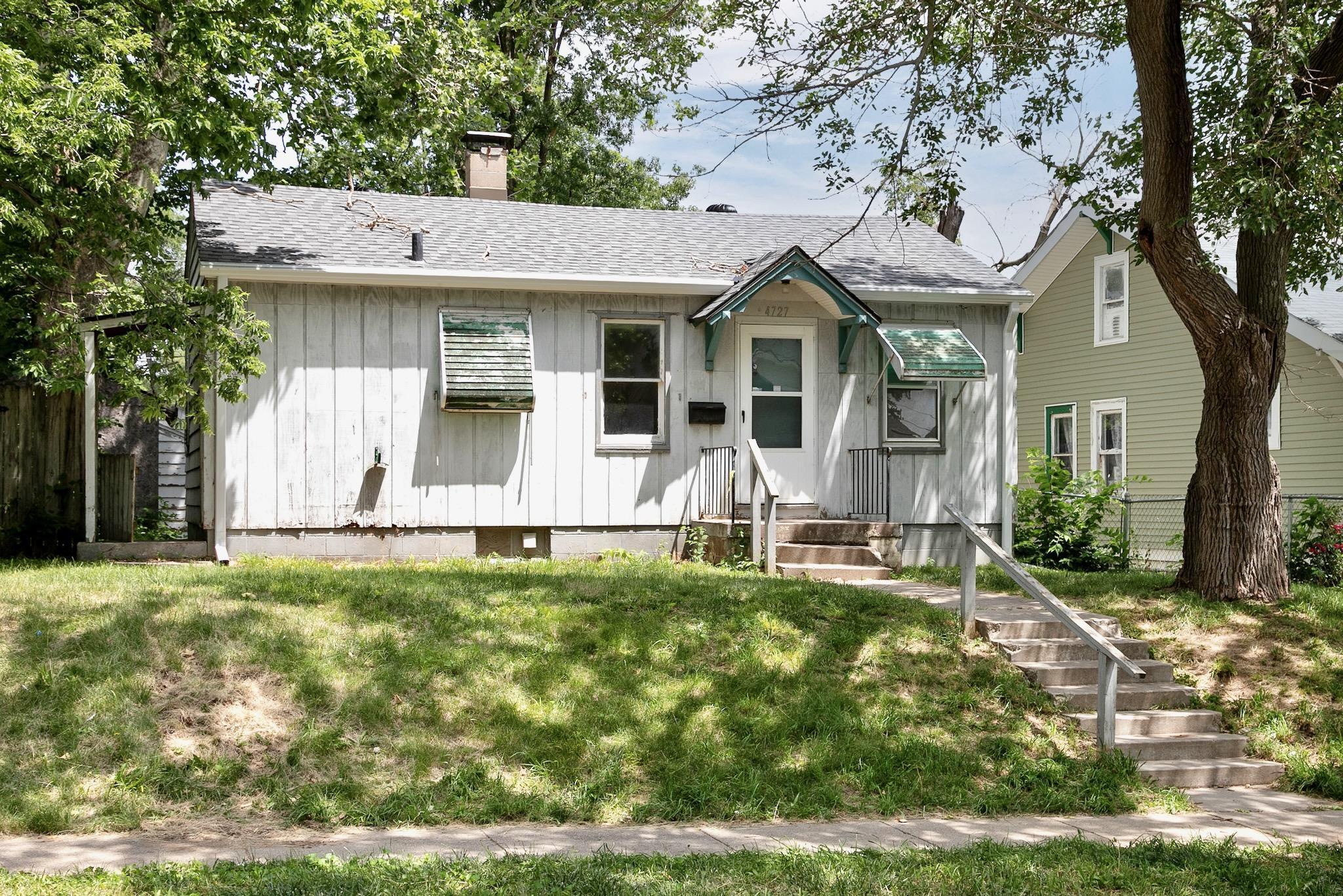 Property Photo: 4727 N 38 Street NE 68111
