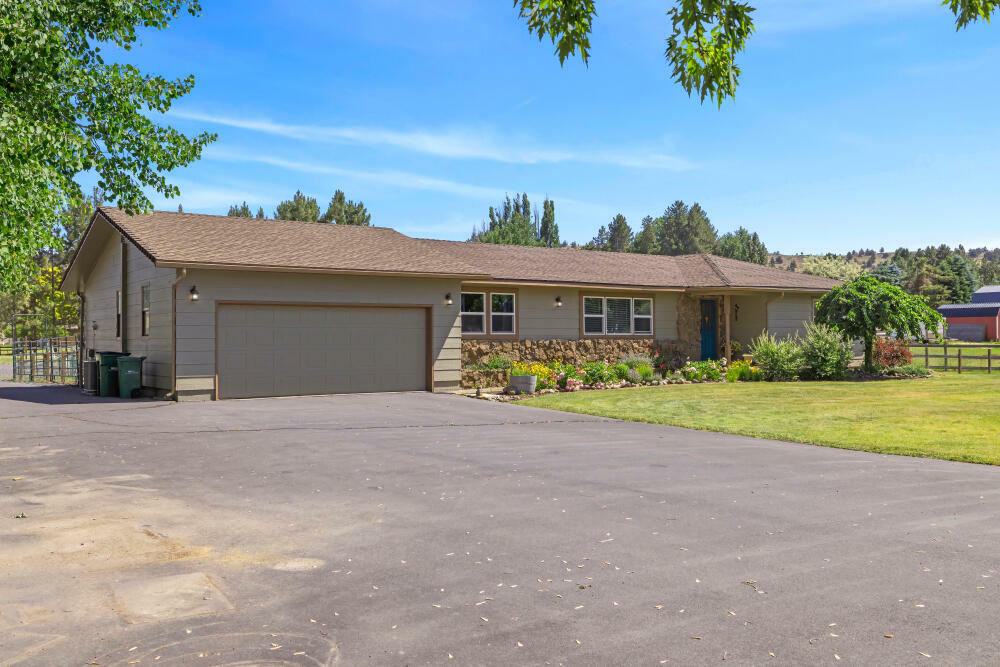 Property Photo: 5336 Valleyview Lane OR 97601