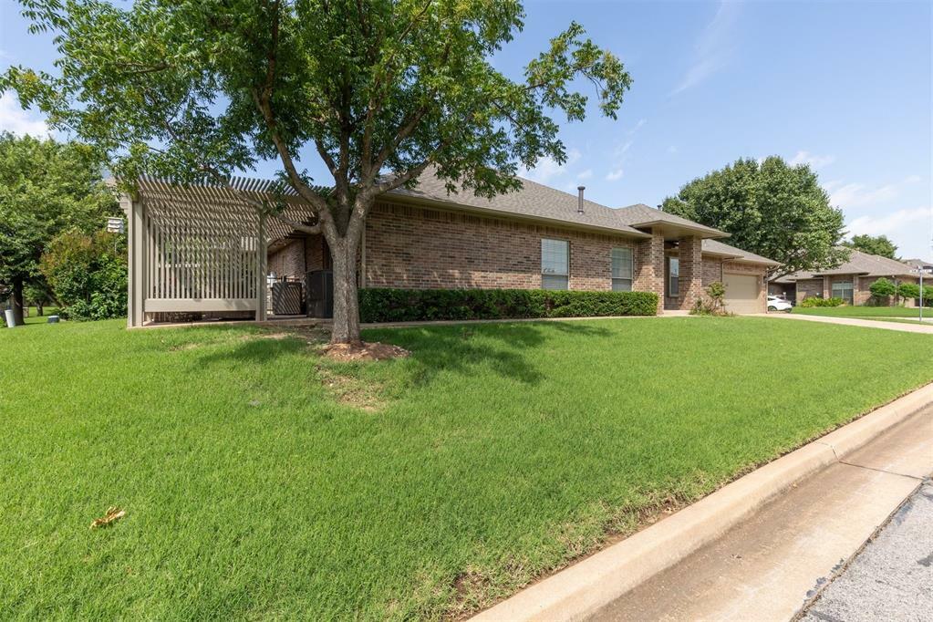 Property Photo: 1800 NW 161st Place OK 73013