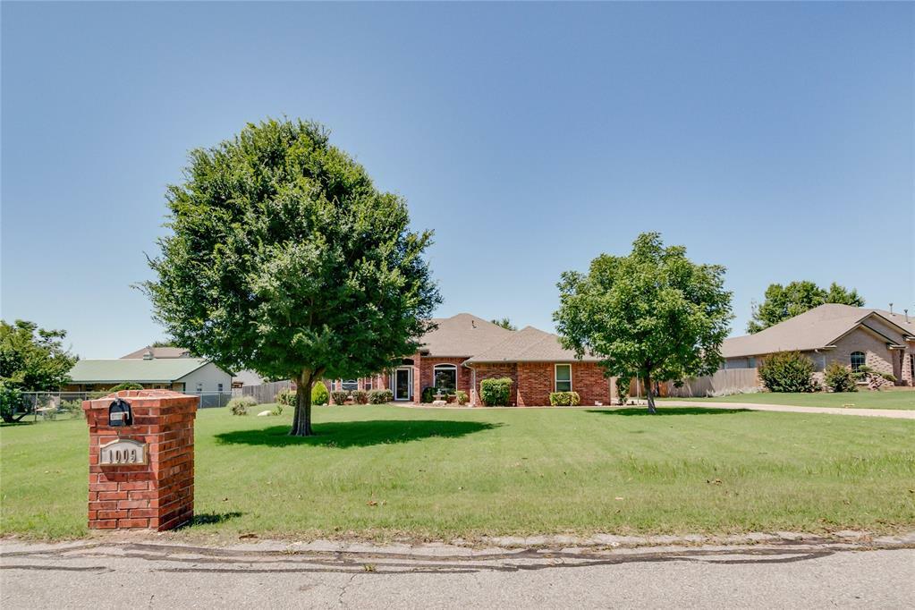 Property Photo: 1009 Baffy Court OK 73025