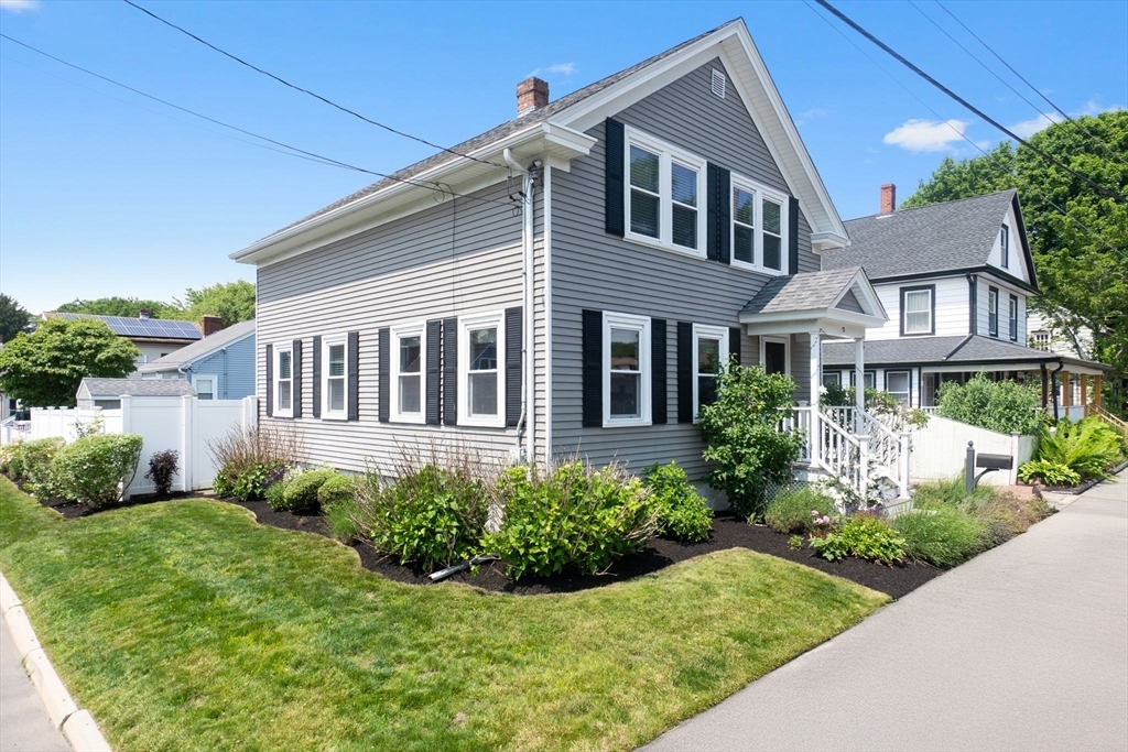Property Photo:  10 Saunders Rd  MA 01904 