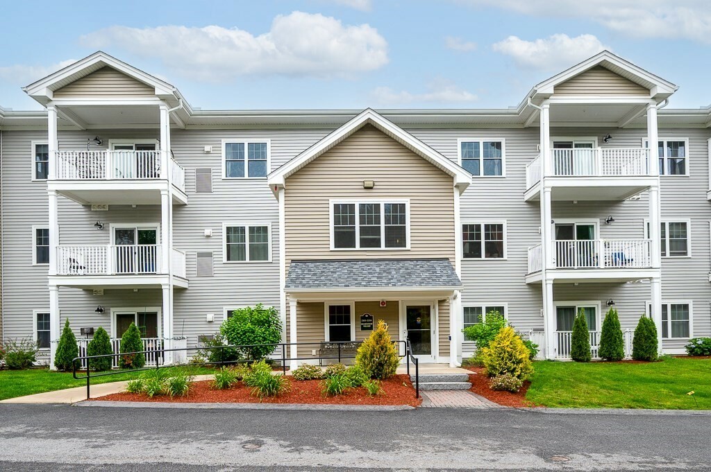 Property Photo:  3302 Briarwood Village 3302  MA 01510 