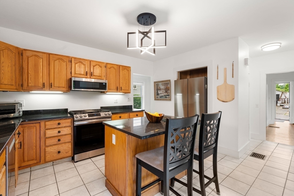 Property Photo: 6 Concord Place MA 01760