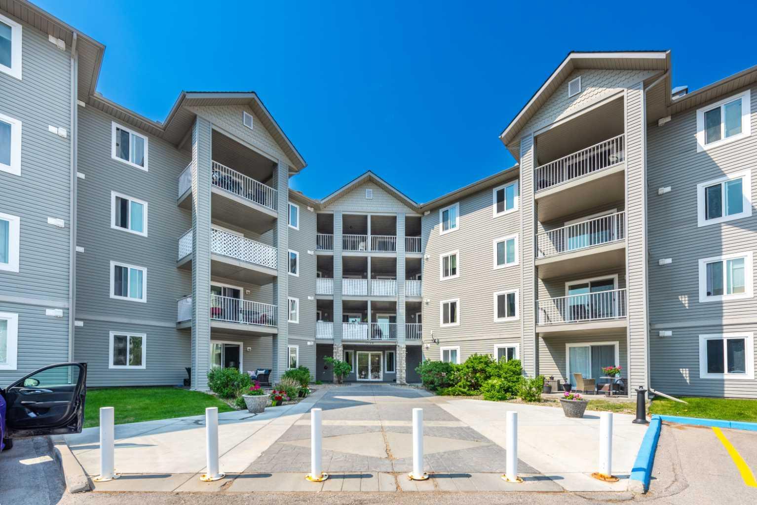 Photo de la propriété: 604 8 Street SW 1403 AB T4B 2W4