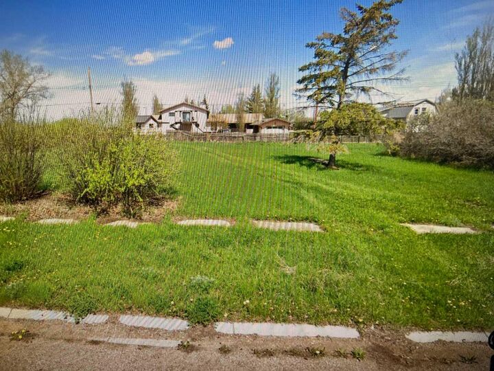 Property Photo: 142 1 Avenue W AB T0J 0T0