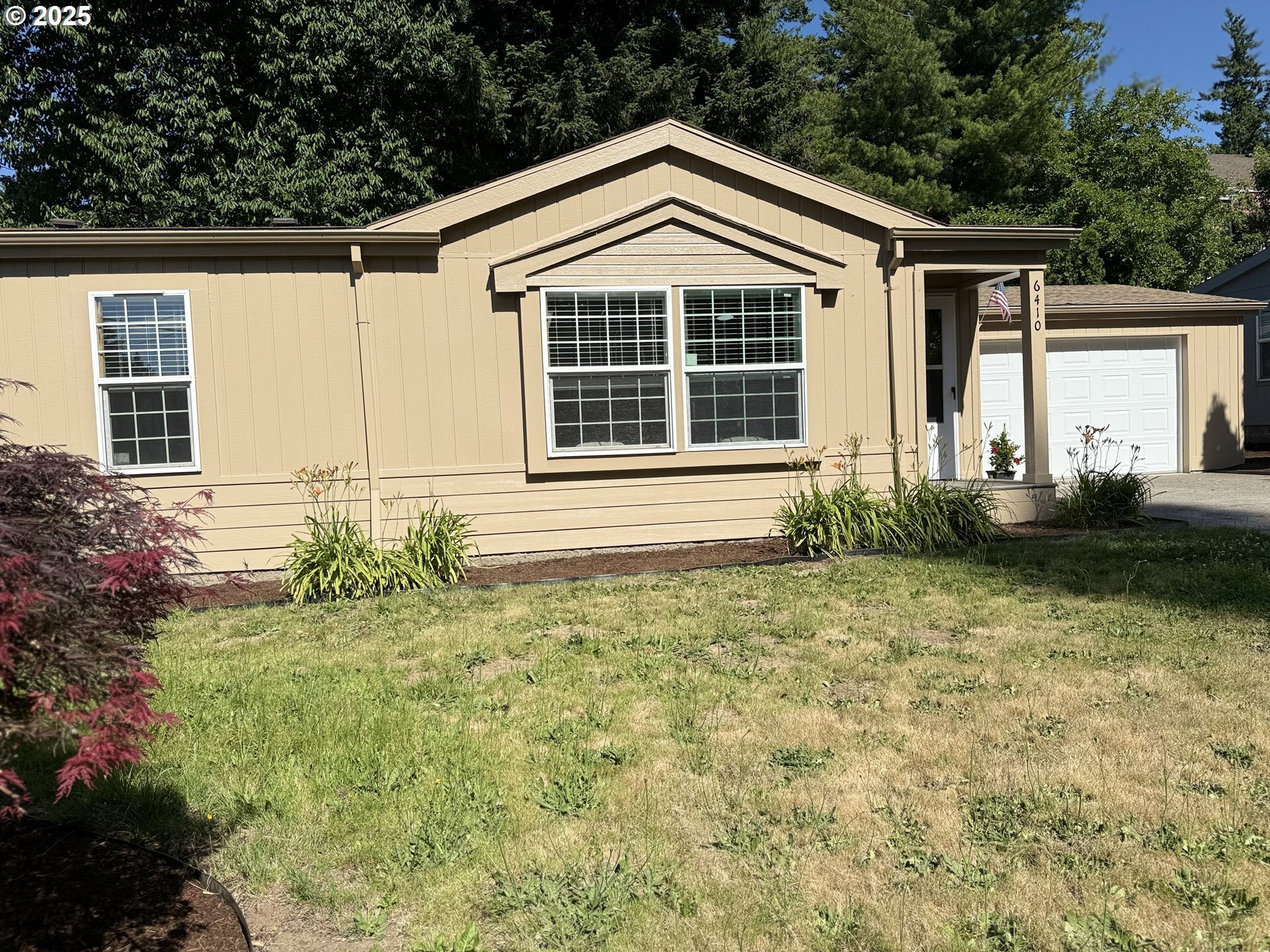 Property Photo: 6410 SE 125th Pl OR 97236