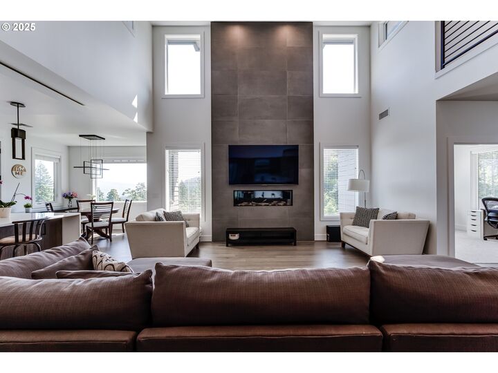 Property Photo: 967 S 66th Pl OR 97478