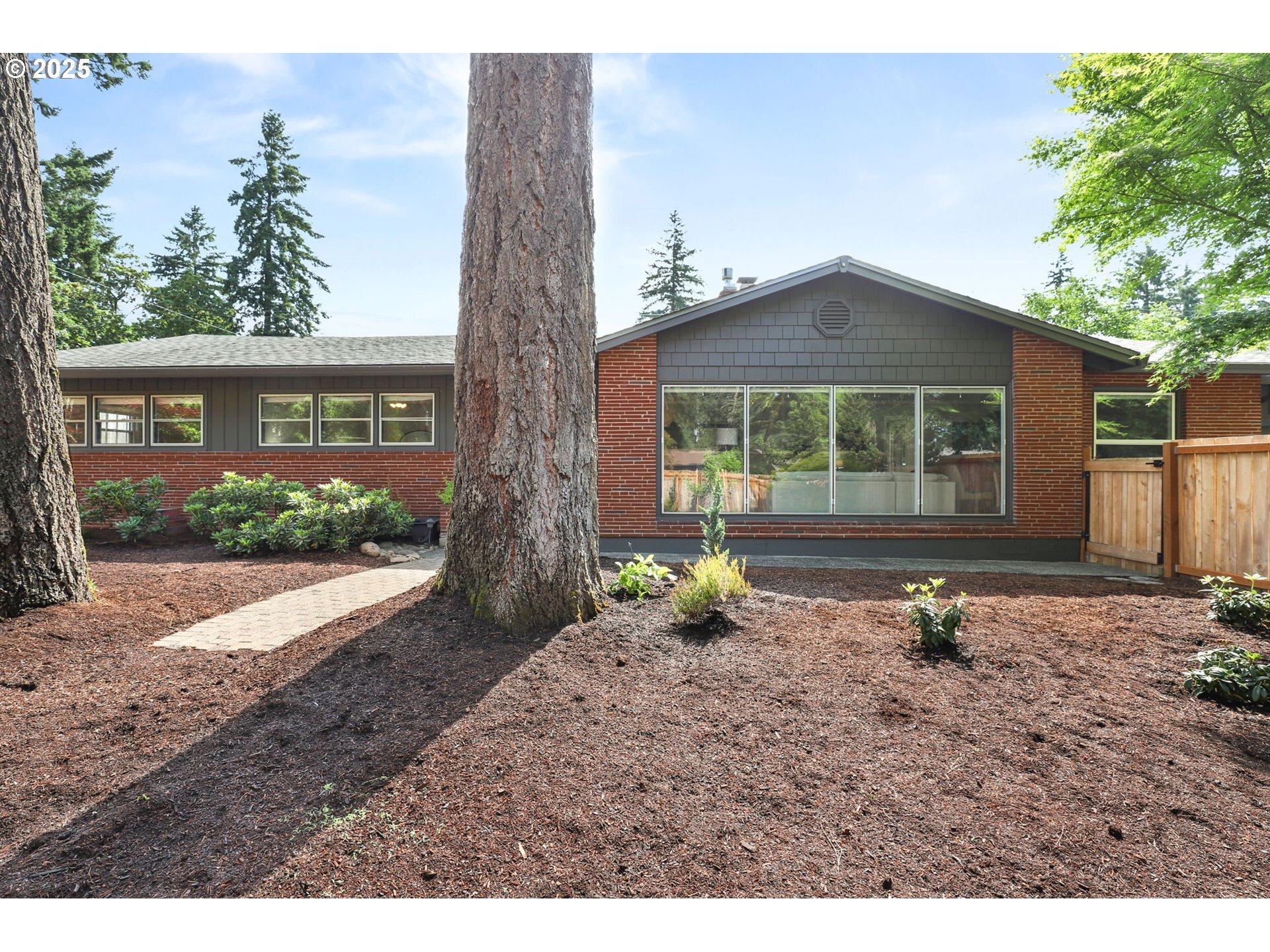Property Photo: 819 SE 98th Ave WA 98664