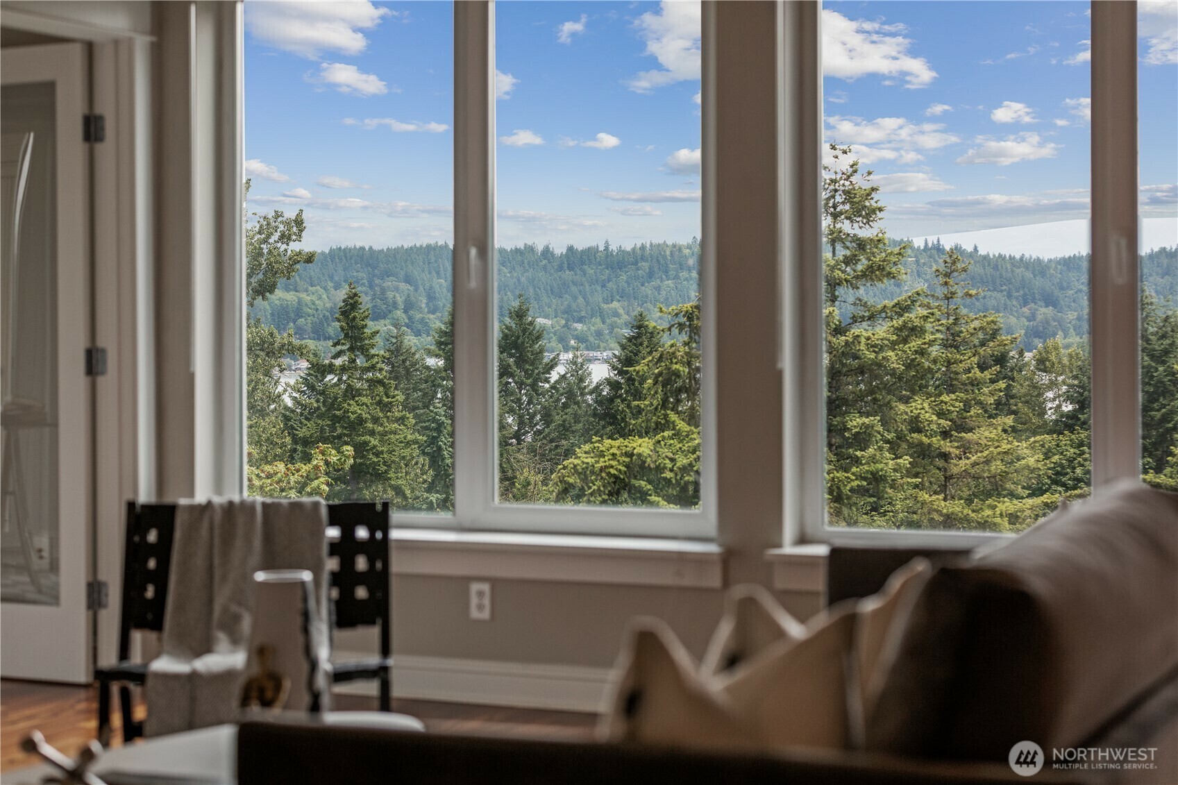 Property Photo: 18707 SE Newport Way 208 WA 98027
