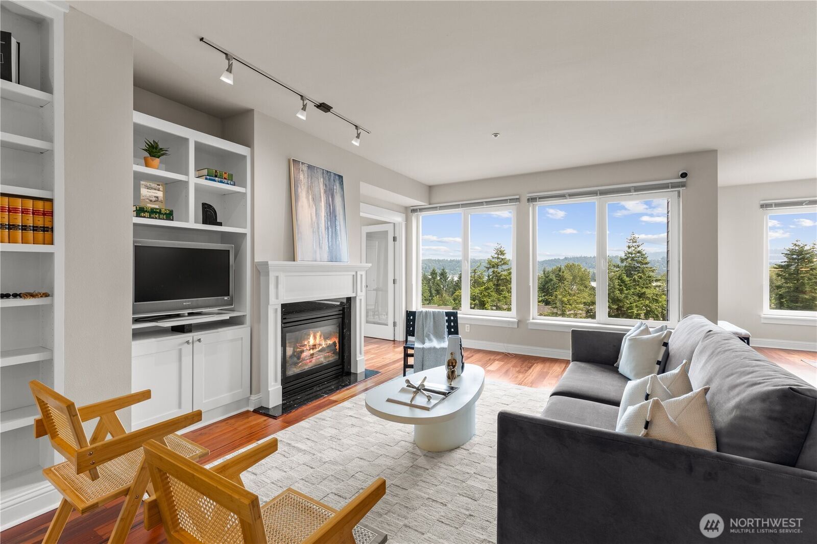 Property Photo: 18707 SE Newport Way 208 WA 98027