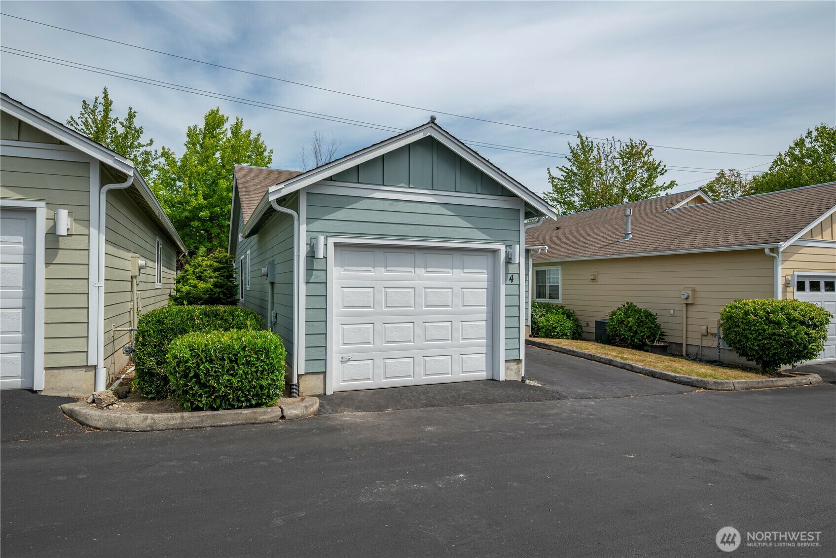 Property Photo: 161 W Whidbey Avenue 4 WA 98277