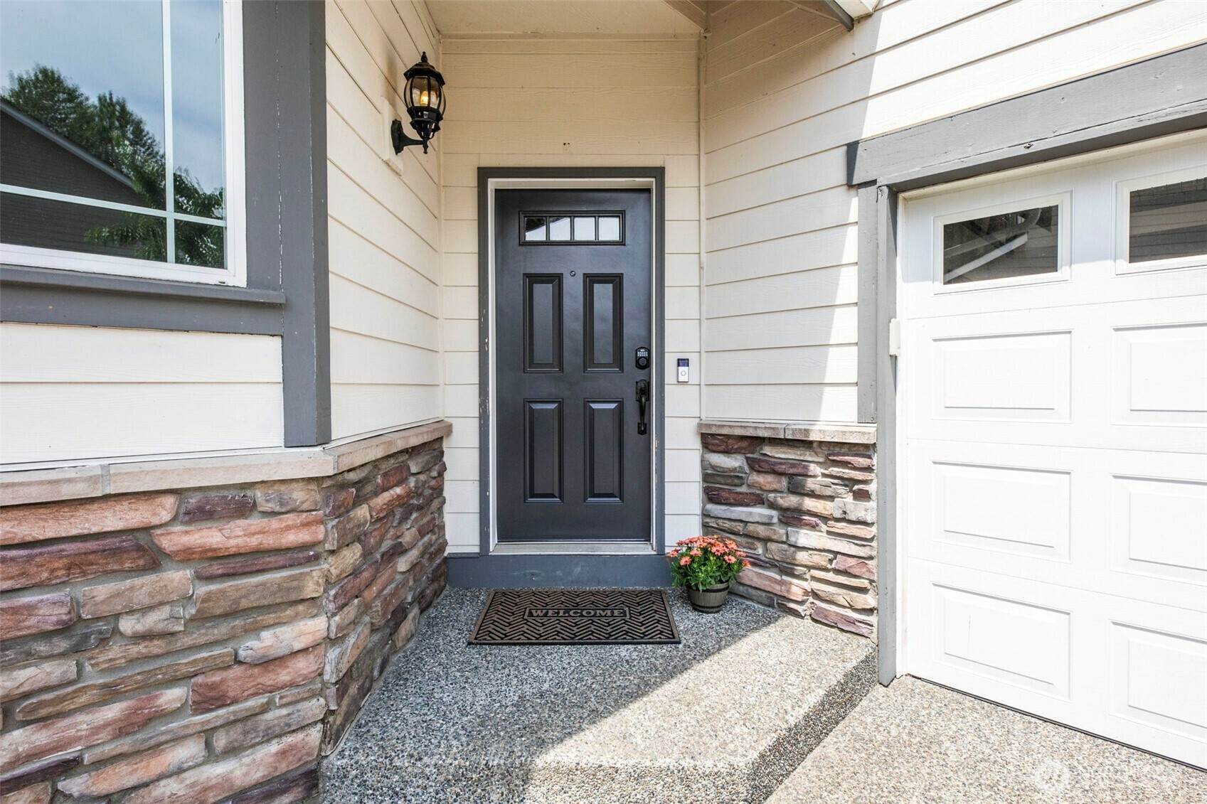 Property Photo: 1811 97th Place W WA 98204