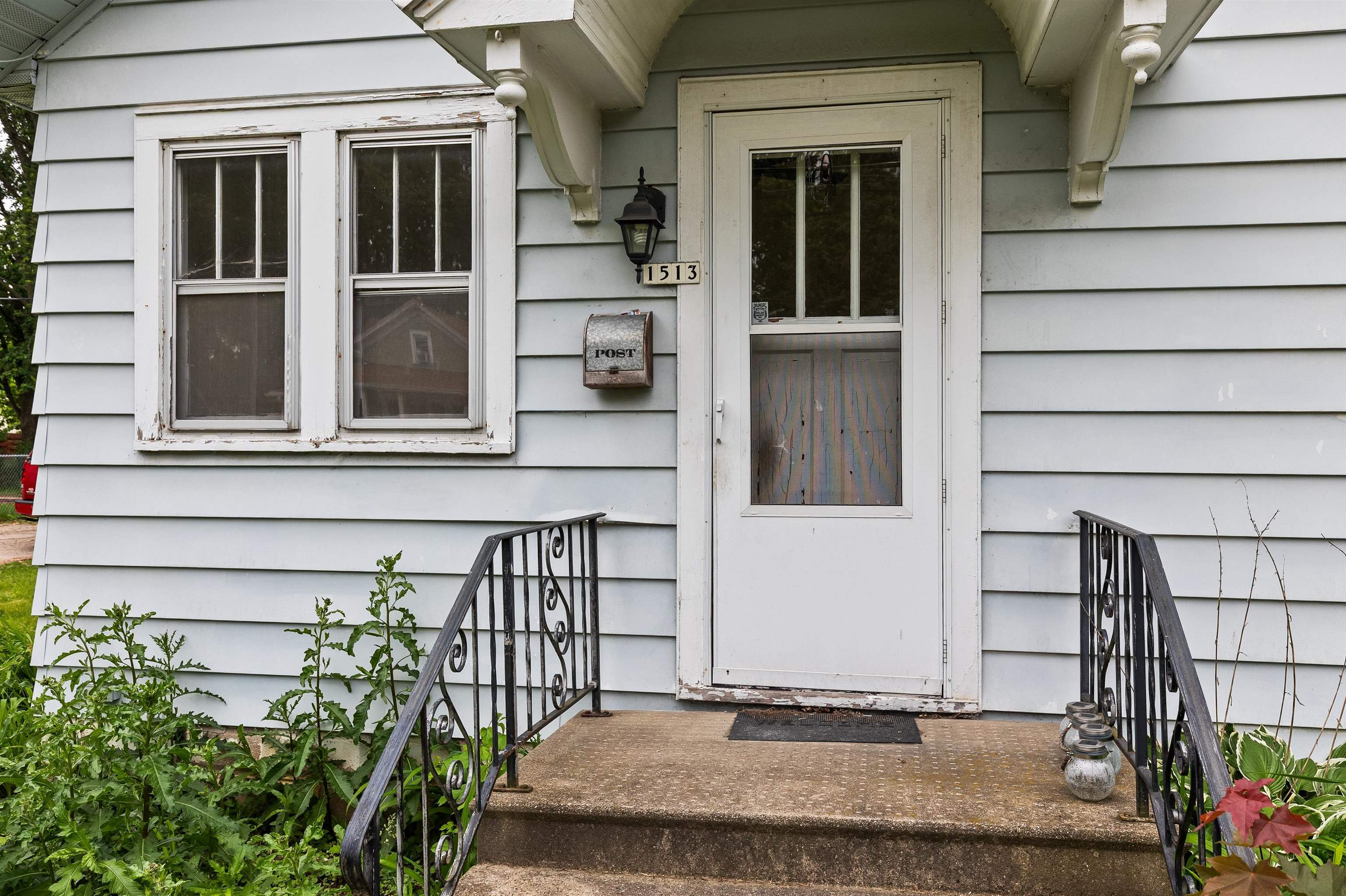 Property Photo: 1513 W Washington Street WI 54914