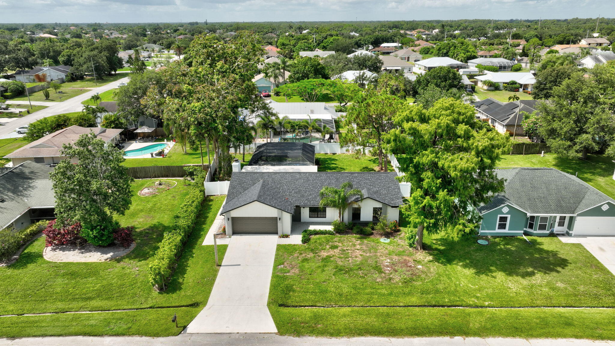 Property Photo:  208 SW Langfield Avenue  FL 34984 