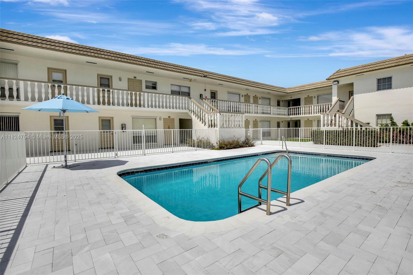 Property Photo:  5450 Hollywood Blvd 103  FL 33021 