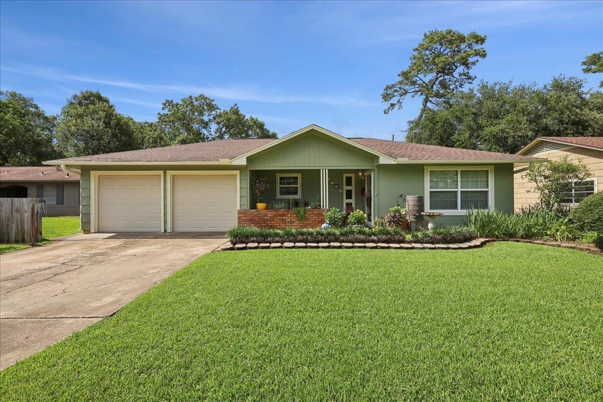 Property Photo:  4720 Ebonwood  TX 77706 