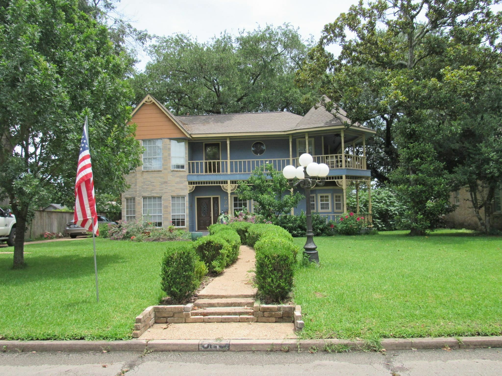 Property Photo:  620 20th St  TX 77706 