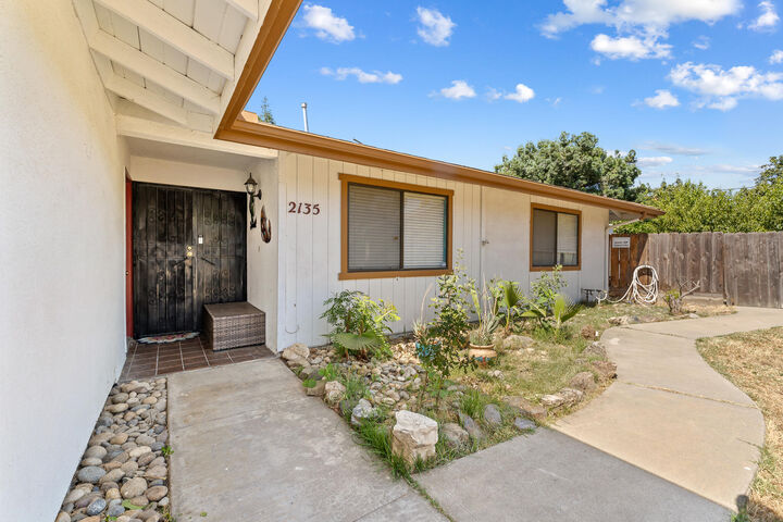 Property Photo:  2135 S Woodland Street  CA 93277 