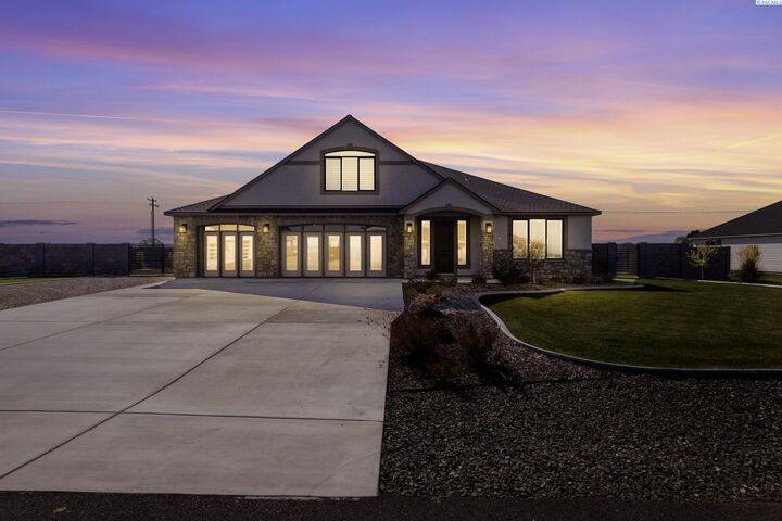 Property Photo: 12814 Blackfoot Dr. WA 99301
