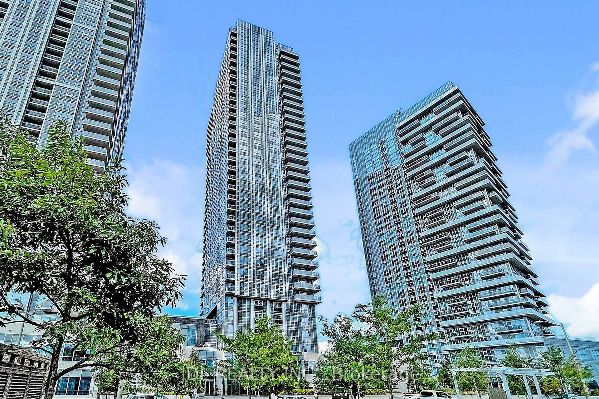 Property Photo:  255 Village Green Square 1402  ON M1S 0L3 