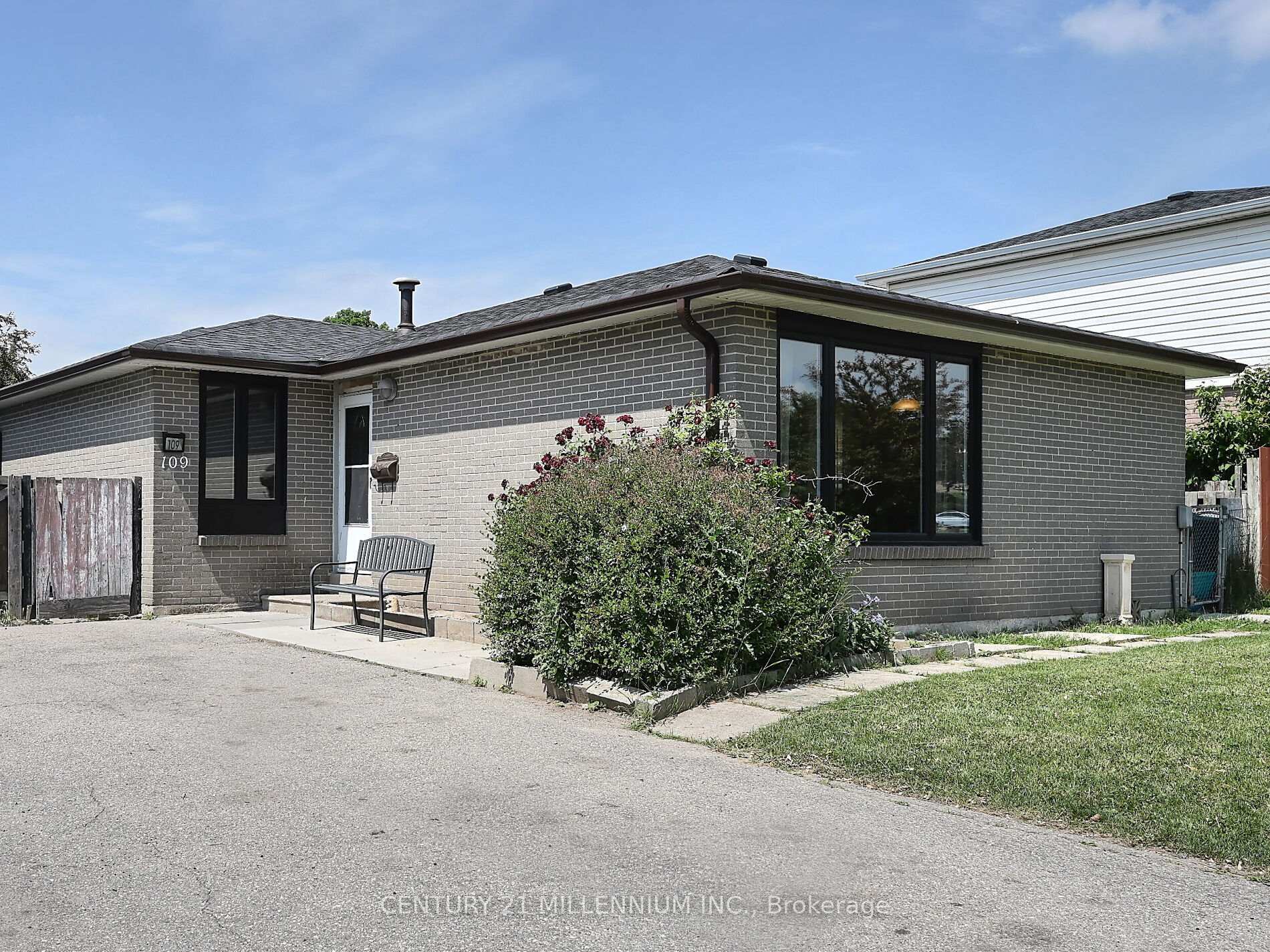 Property Photo: 109 Folkstone Crescent ON L6T 3M6