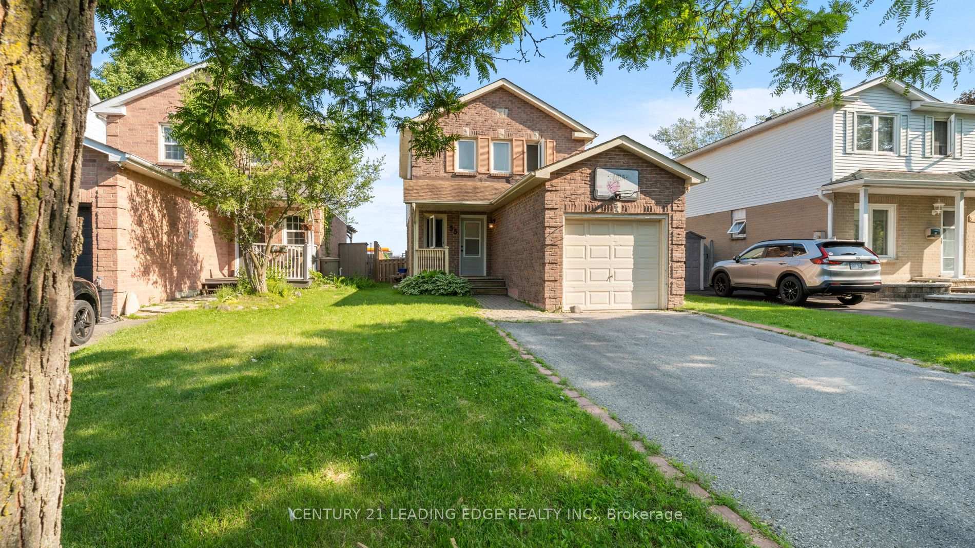 Property Photo: 55 Turnberry Crescent ON L1E 1A4