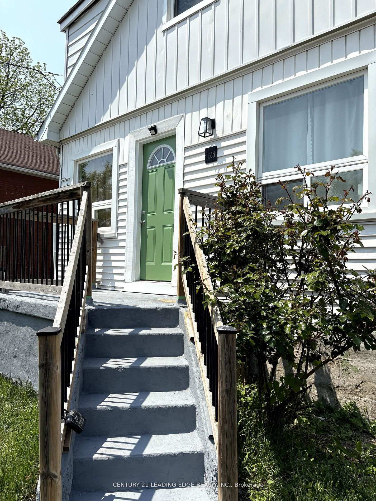 Photo de la propriété: 128 Summer Street ON L1H 2K9
