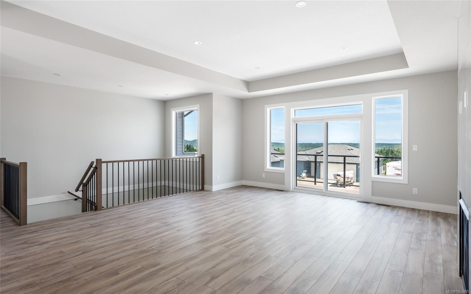 Property Photo: 427 Colonia Dr S BC V9G 0B8