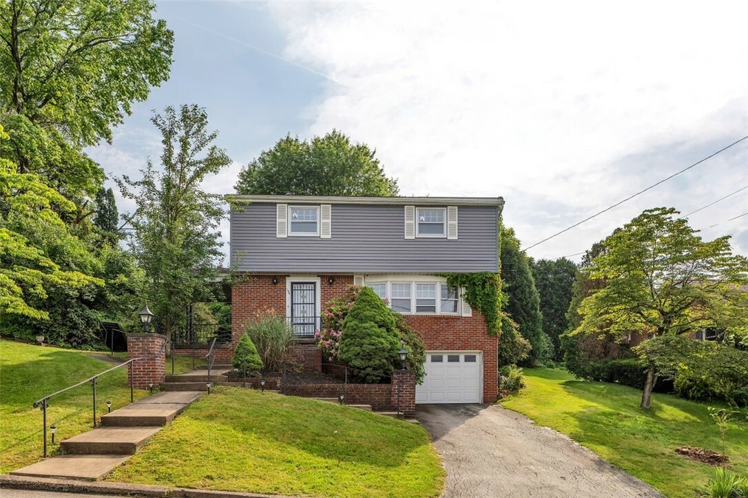 Property Photo: 134 Franklin Dr PA 15601
