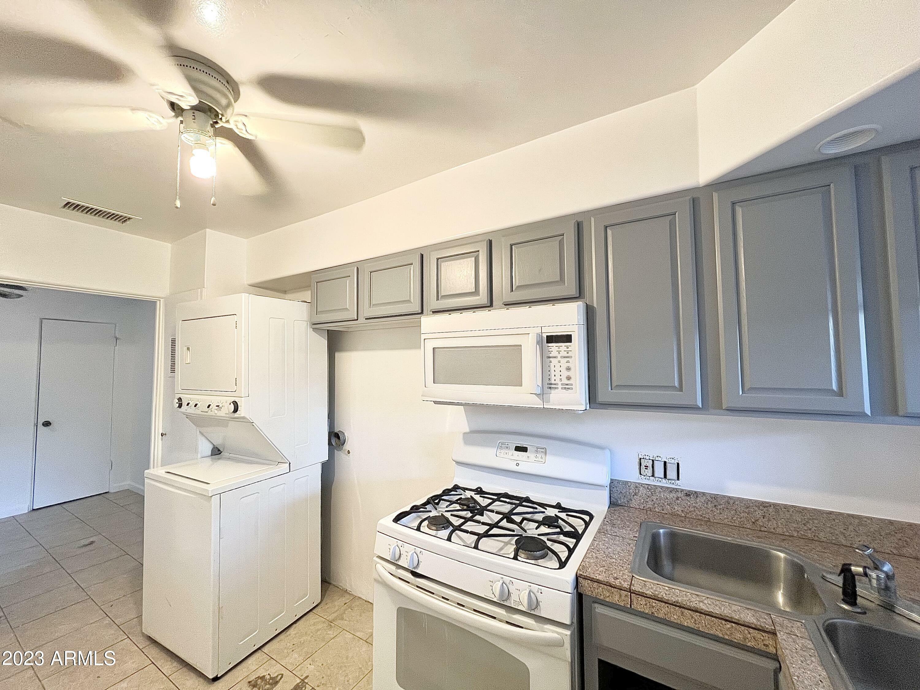 Property Photo: 2945 N 19th Avenue 70 AZ 85015