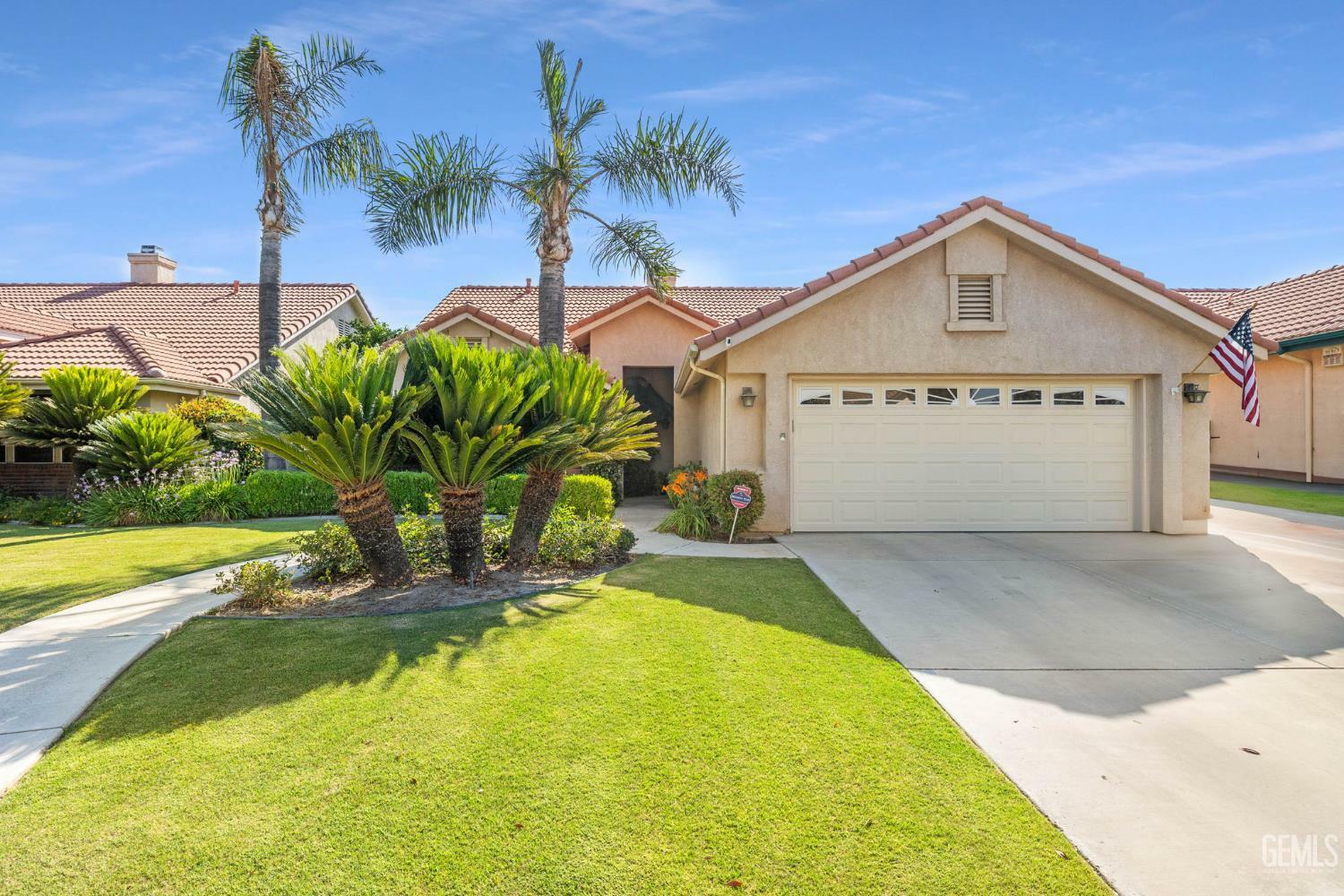 Property Photo: 3010 Tea Rose Street CA 93311