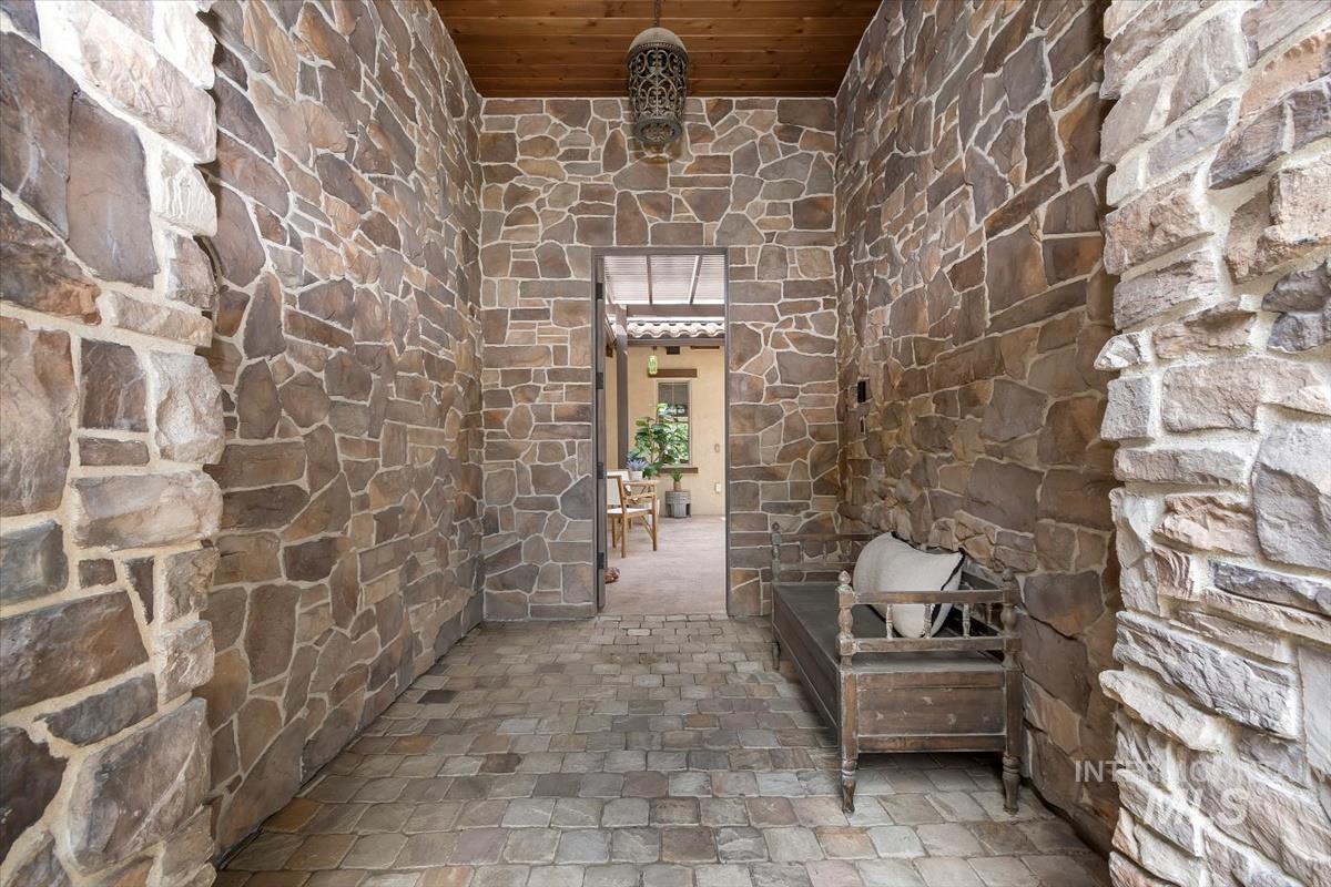 Property Photo:  966 W Watersford Dr.  ID 83616 