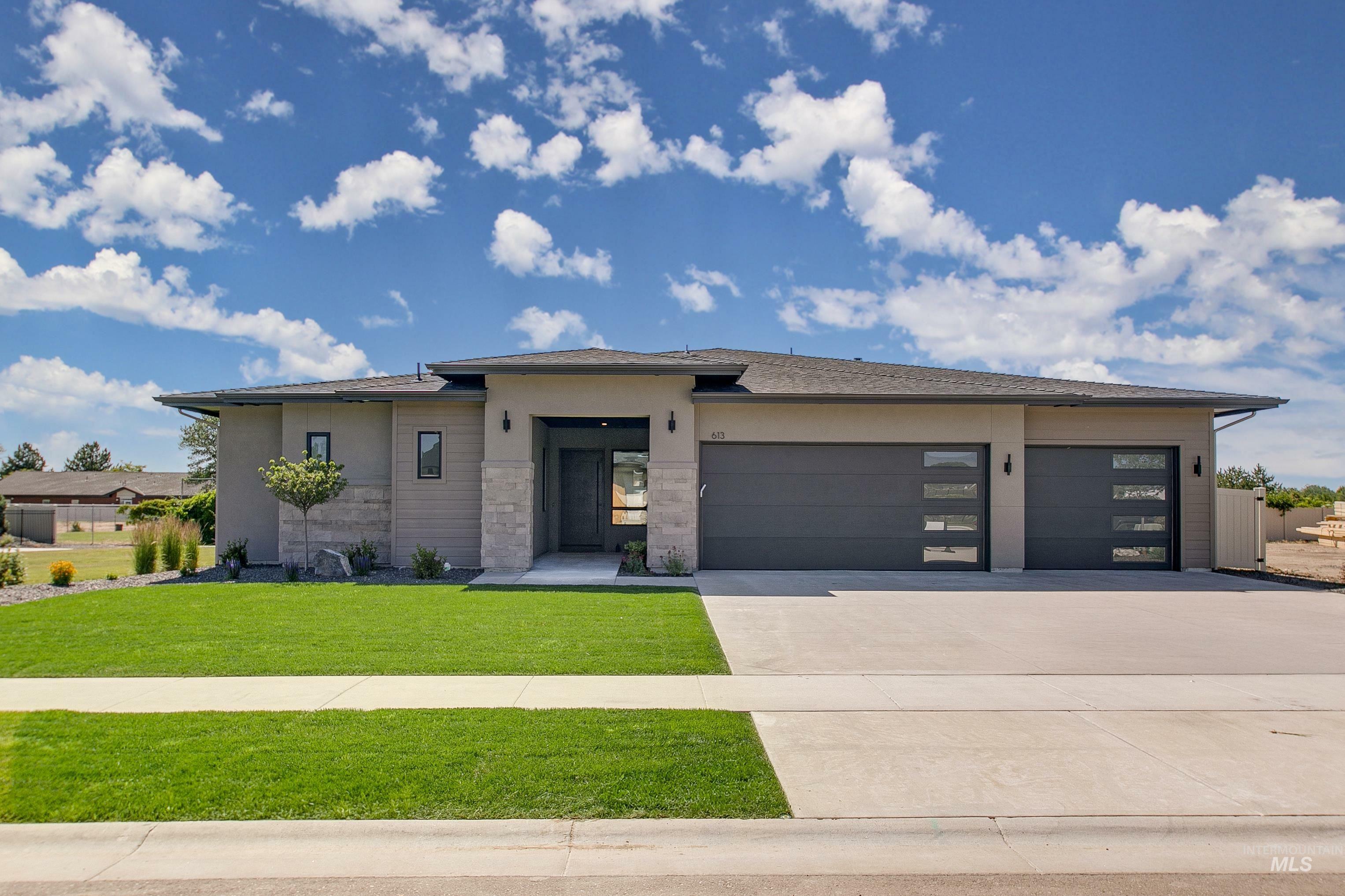 613 N Creekwater Ave  Eagle ID 83616 photo