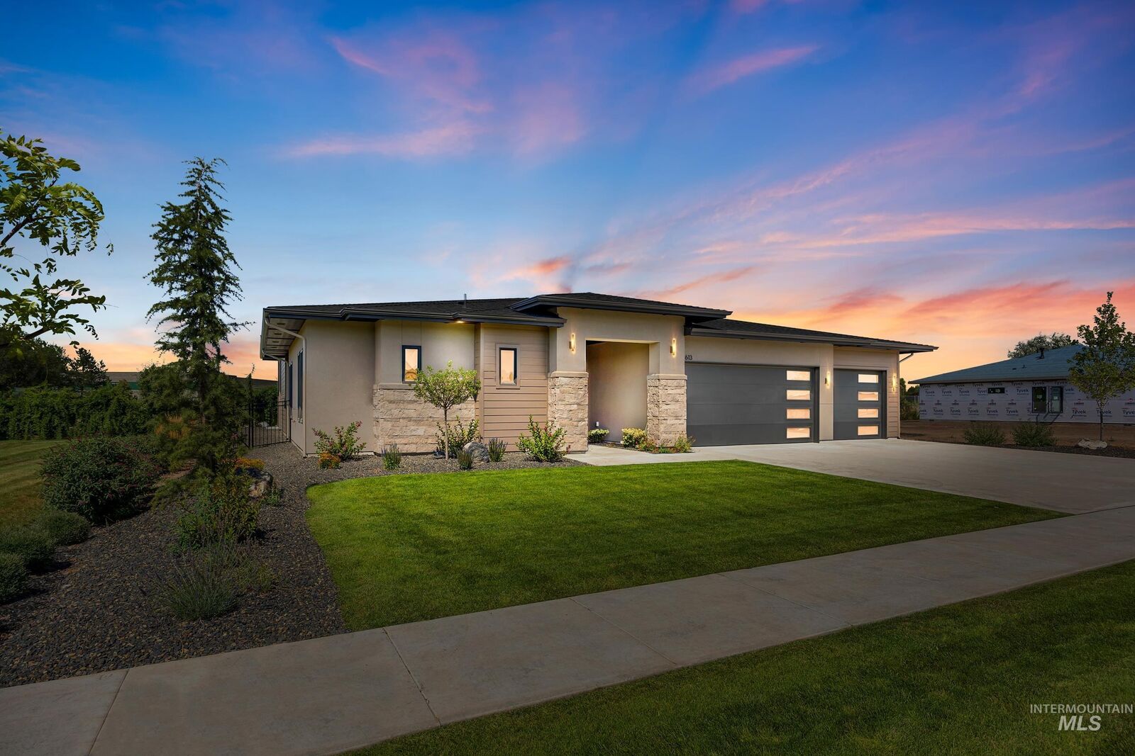 Property Photo:  613 N Creekwater Ave  ID 83616 