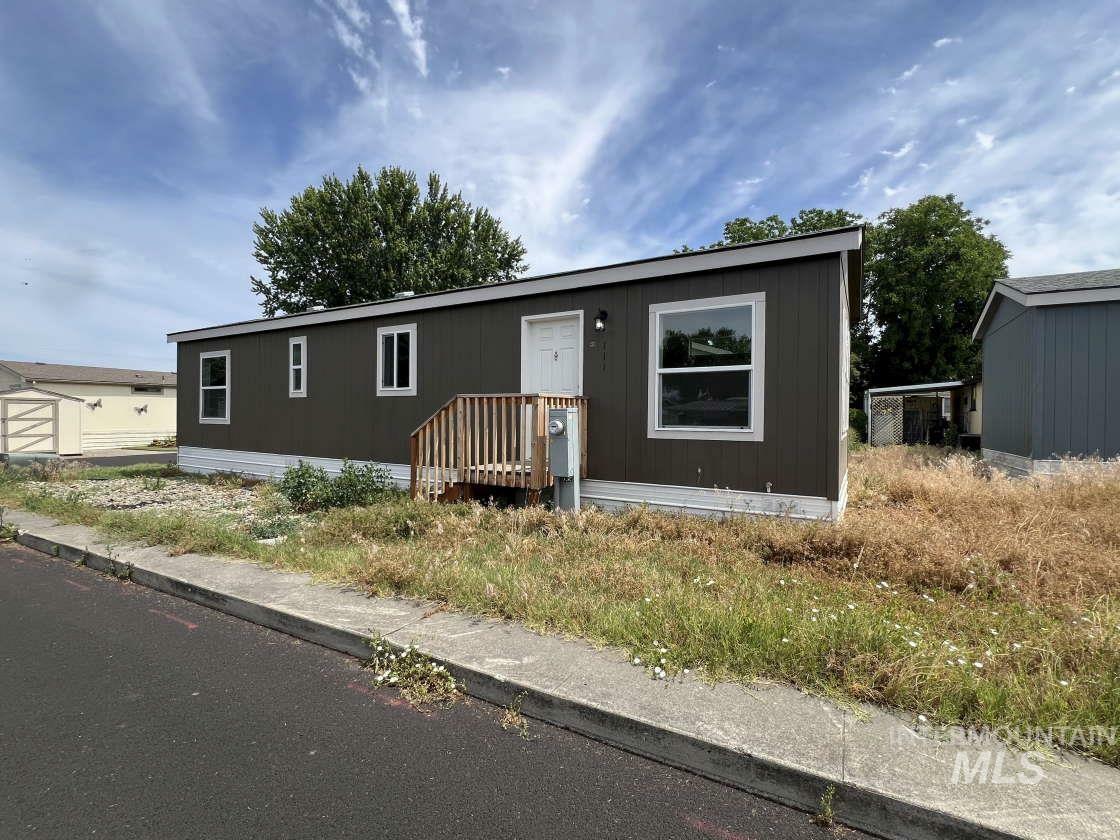 Property Photo: 2015 6th Ave 111 WA 99403