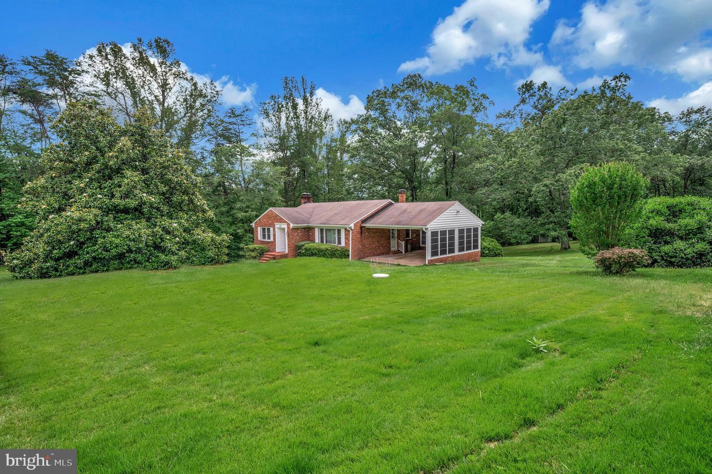 Property Photo: 857 Mountain View Road VA 22406