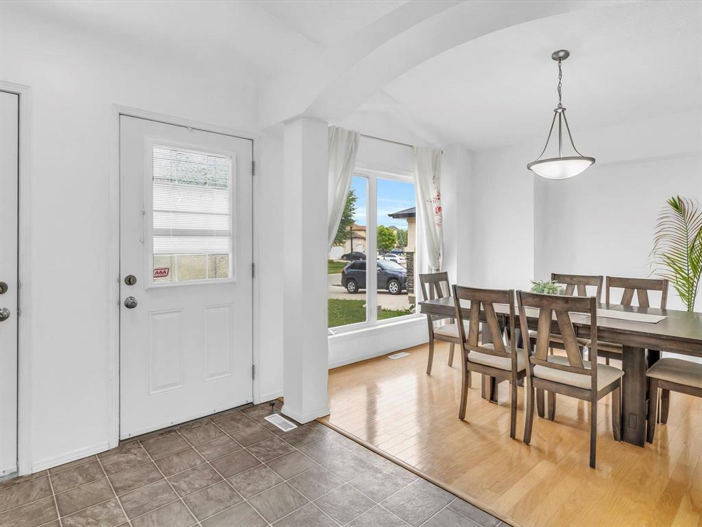 Property Photo: 127 Caribou Crescent MB R3Y 0G4